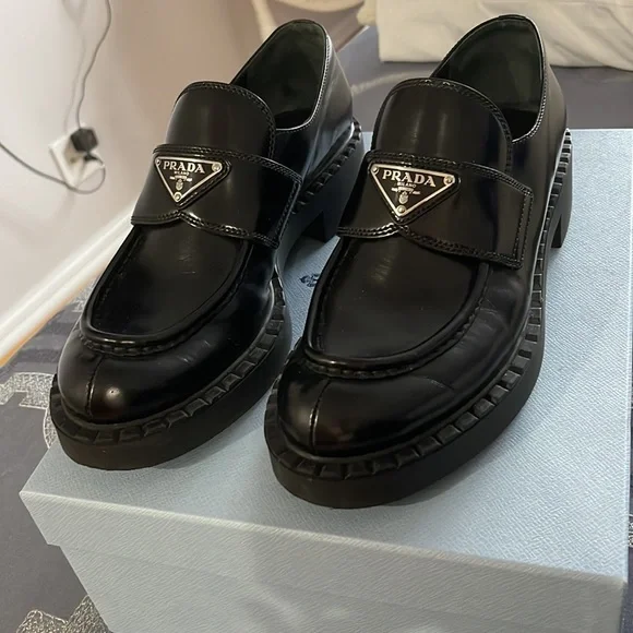 COPY - Women triangle Prada loafer - Picture 2 of 5